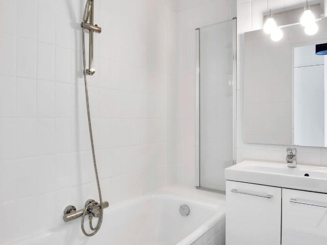 Chic 2 Bedroom Retreat in the Heart of Paris, Paris Amsterdam Apartments for Rent