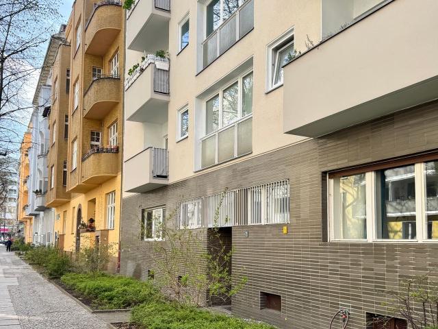 Chic 2 Room Apartment in Charlottenburg, Just Steps from Kurfürstendamm, Berlin Amsterdam Apartments for Rent