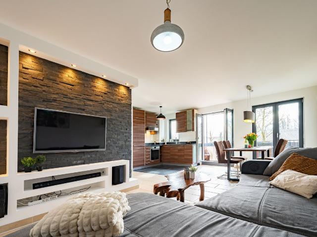 Chic 2 Room Apartment with Upscale Amenities in Serene Green Setting Ideal for Business Close to A99 in Munic, Munchen Amsterdam Apartments for Rent