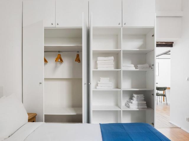 Chic 2BR Apartment in the Heart of Vivienne, Paris Amsterdam Apartments for Rent