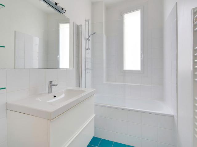 Chic 2BR Paris Apartment with Prime Location, Paris Amsterdam Apartments for Rent