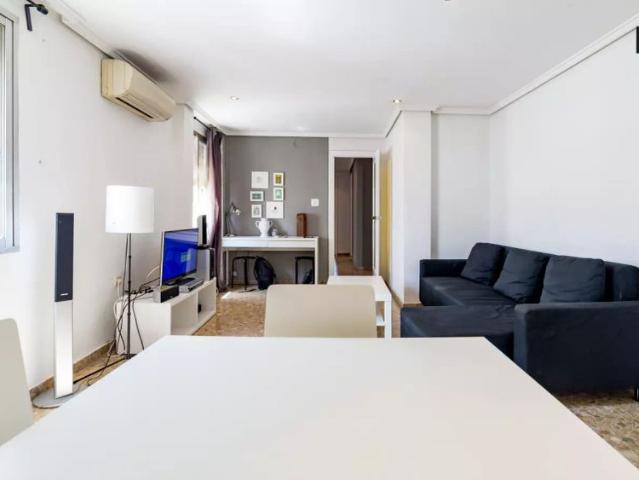 Chic 3 bedroom apartment for rent in Xirivella