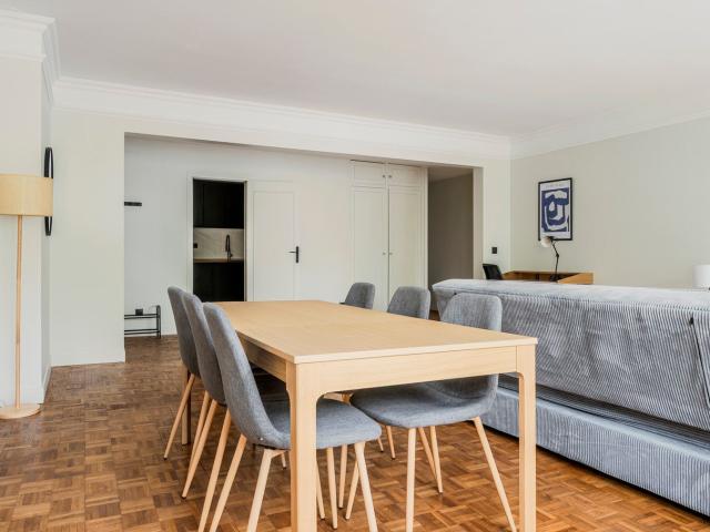 Chic 3 Bedroom Apartment in Paris Auteuil