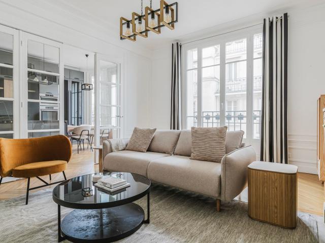 Chic 3 Bedroom Apartment in the Heart of Paris