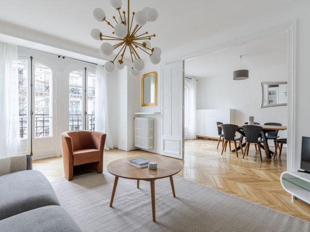 Chic 3 Bedroom Oasis in the Heart of Paris