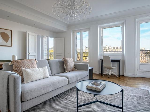 Chic 3 Bedroom Retreat in Paris' Val de Grâce, Paris Amsterdam Apartments for Rent