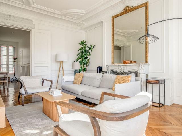 Chic 3 Bedroom Retreat in Vibrant Le Marais