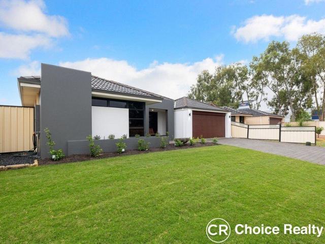 Chic 4x2 Home Featuring Modern Elegance and Spacious Living Areas