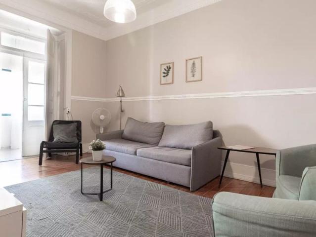 Chic 4 bedroom apartment for rent near Jardim Constantino in Arroios