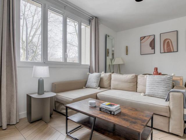 Chic 4 Bedroom Apartment in the Heart of Paris