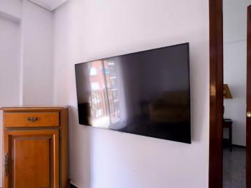 Chic 4 bedroom apartment with balcony for rent near Metro in Patraix