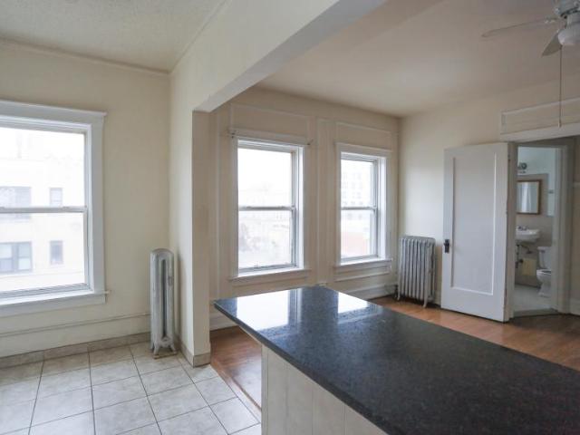 Chicago IL 60647 105691147