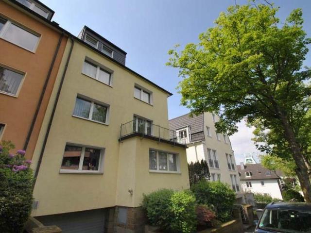 Chice Wohnung am Stadtpark mit sanierten Bädern und Loggia! Befristet auf 2 Jahre !