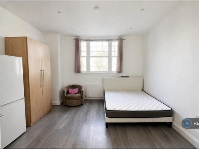 Chicksand House, London, E1 1 bed in a house share to rent £1,100 pcm £254 pw