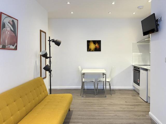 Chichele Road, London NW2 1 bed flat to rent £1,749 pcm £404 pw