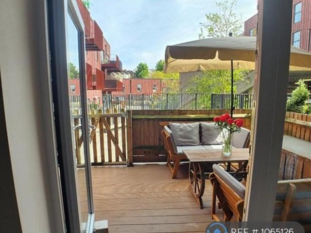 Chichely Heights, London, SE18 1 bed flat to rent £1,900 pcm £438 pw