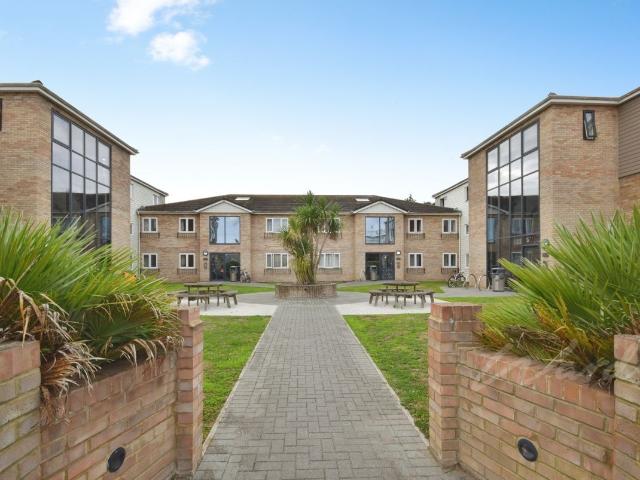 Chichester Close, Rainham, Gillingham ME8, 2 bed flat to rent, £1,300 pcm | PrimeLocation