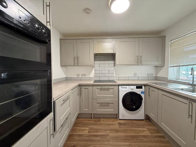 Chichester Court, Slough SL1, 2 bed flat to rent, £1,275 pcm | PrimeLocation