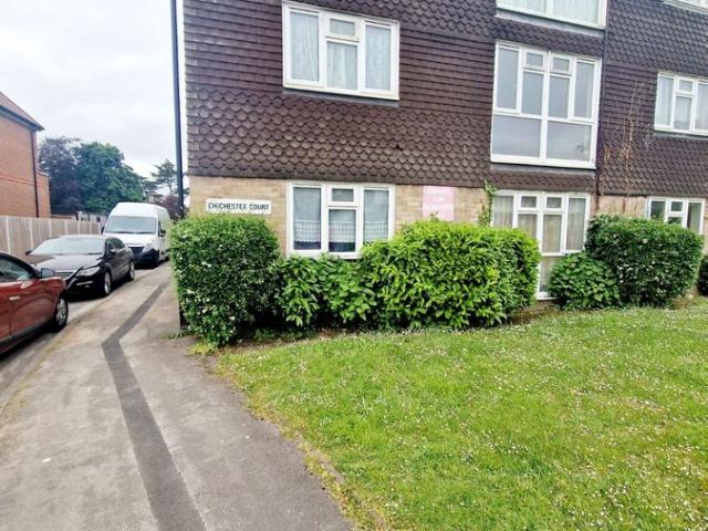 Chichester Court, Slough SL1, 2 bed flat to rent, £1,400 pcm | PrimeLocation