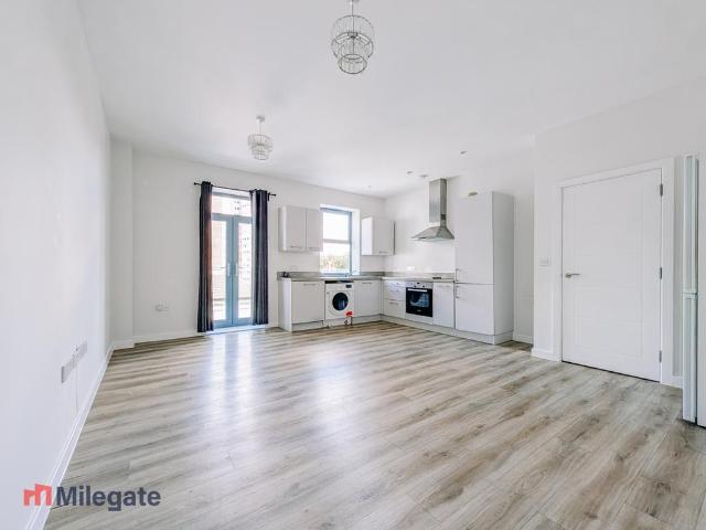 Chichester Road, Southend On Sea SS1 2 bed flat to rent £1,175 pcm £271 pw