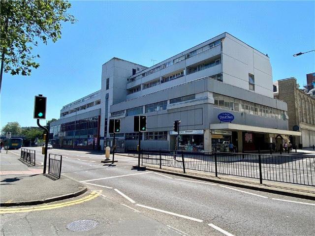 Chichester Road, Southend on Sea. 2 bed maisonette to rent £1,100 pcm £254 pw