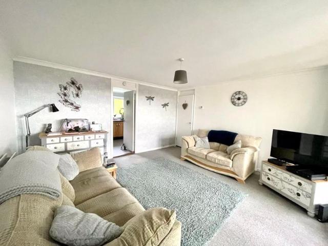Chidham Close, Havant PO9, 2 bed flat to rent, £1,100 pcm | PrimeLocation