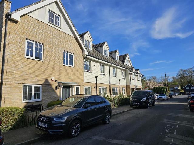Chigwell IG7 2 bed flat to rent £1,850 pcm £427 pw
