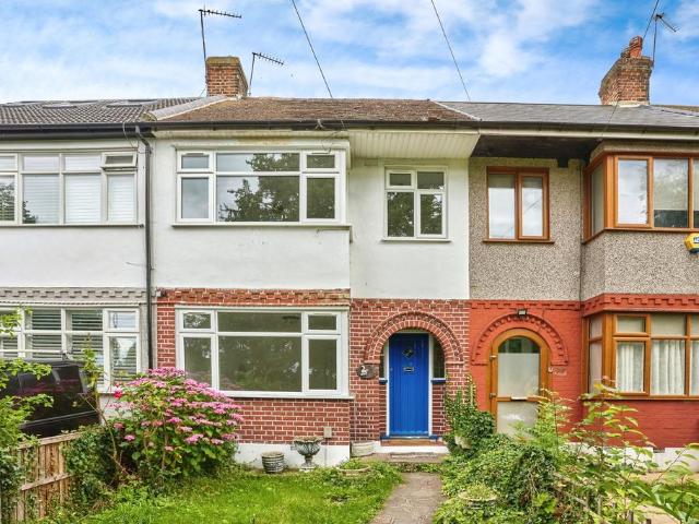 Chigwell Road, IG8 4 bed house to rent £2,600 pcm £600 pw