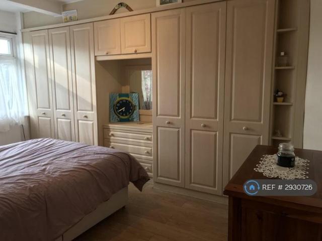 Chigwell Road, Woodford Green, IG8 1 bed in a house share to rent £1,100 pcm £254 pw
