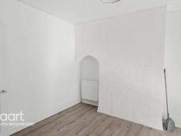 Chigwell Road, WOODFORD GREEN 4 bed terraced house to rent £2,600 pcm £600 pw