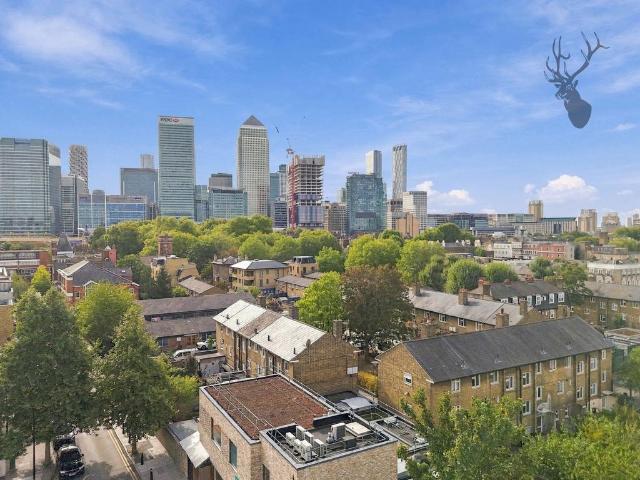 Chilcot Close, London E14 3 bed maisonette to rent £2,700 pcm £623 pw