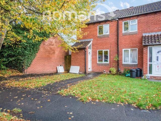 Chilcombe Way, Lower Earley, Reading. 2 bed house to rent £1,500 pcm £346 pw