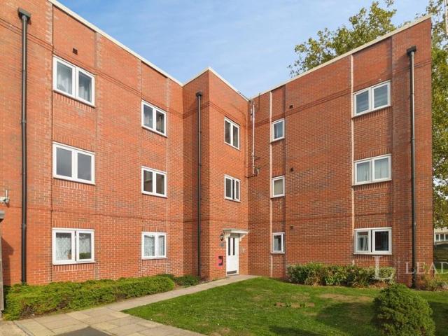 Childer Close, Coventry, West. 2 bed flat to rent £975 pcm £225 pw