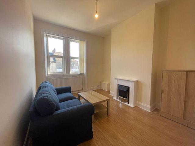 Chillingham Road, Newcastle Upon Tyne. 2 bed flat to rent £800 pcm £185 pw