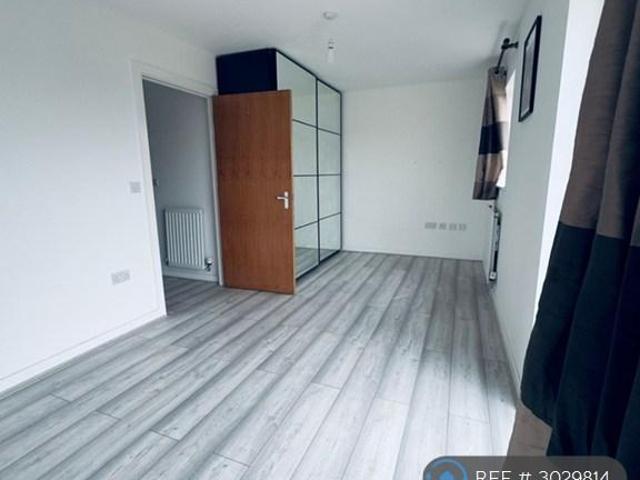Chilworth Place, Barking, IG11 1 bed in a flat share to rent £1,900 pcm £438 pw