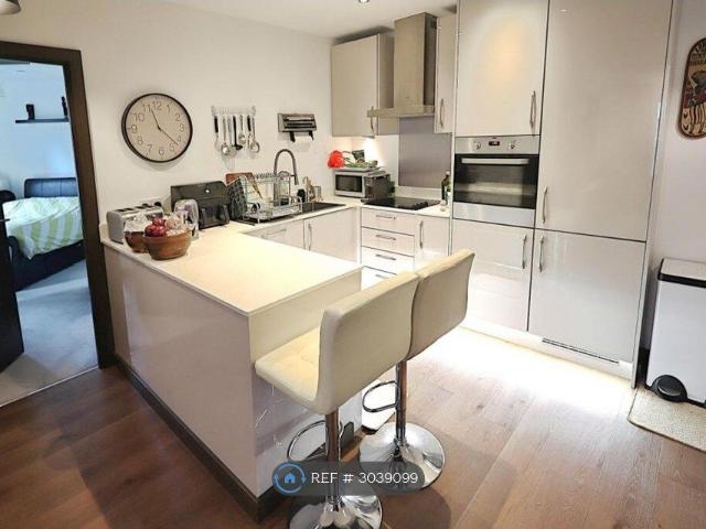 Chiltern Court, Watford WD24, 2 bed flat to rent, £1,700 pcm | PrimeLocation