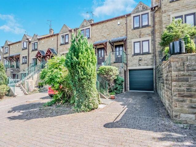 Chiltern Court, Leeds 3 bed townhouse to rent £1,390 pcm £321 pw