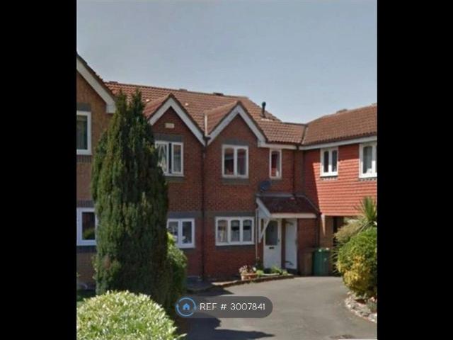 Chiltern Close, Worcester Park KT4, 3 bed semi detached house to rent, £2,245 pcm | PrimeLocation