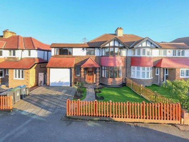 Chiltern Drive 5 bed house share to rent £4,225 pcm £975 pw