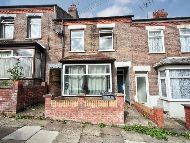 Chiltern Rise, Luton LU1, 4 bed terraced house to rent, £1,750 pcm | PrimeLocation