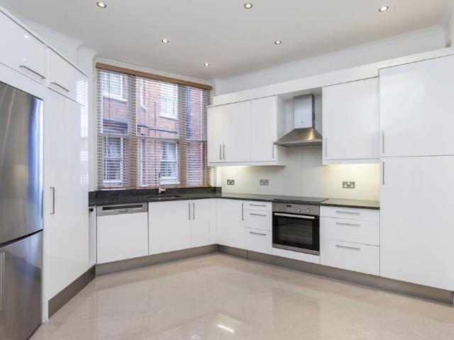 Chiltern Street, London W1U 4 bed flat to rent £8,498 pcm £1,961 pw
