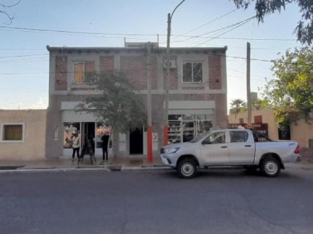Chimbas A Una Cuadra De La Plaza, Dpto. 1er Piso, 2 Dormitorios, Aire 1, Baño $450.000 Tel 4320046 / 264 6296308