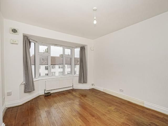 Chinbrook Road, London SE12, 2 bed flat to rent, £1,650 pcm | PrimeLocation
