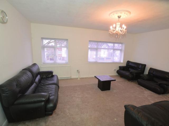 Chingford, London E4, 2 bed maisonette to rent, £1,800 pcm | PrimeLocation