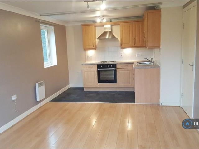 Chingford, London, E4 2 bed flat to rent £1,800 pcm £415 pw