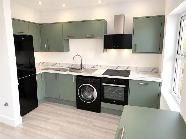 Chingford Mount Road, Chingford E4, 2 bed flat to rent, £1,600 pcm | PrimeLocation