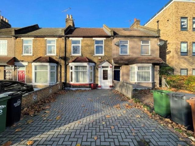 Chingford Mount Road, London E4, 3 bed terraced house to rent, £2,400 pcm | PrimeLocation