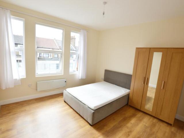 Chingford Road, Walthamstow, E17 Studio to rent £1,150 pcm £265 pw