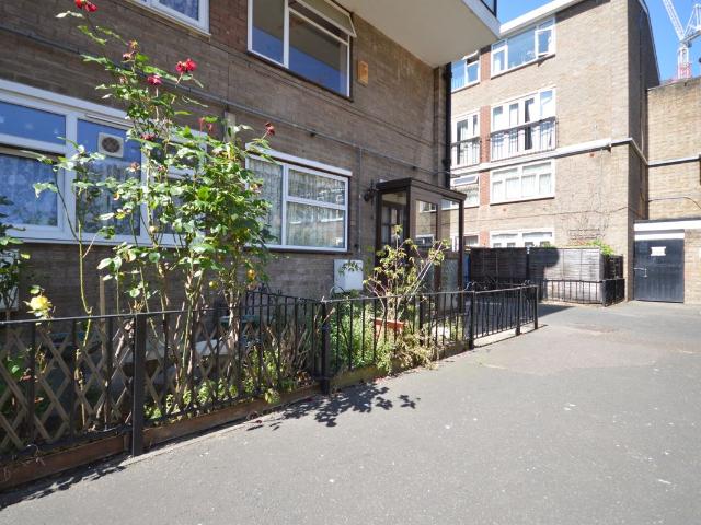 Chipka Street, Tower Hamlets E14, 2 bed maisonette to rent, £2,300 pcm | PrimeLocation