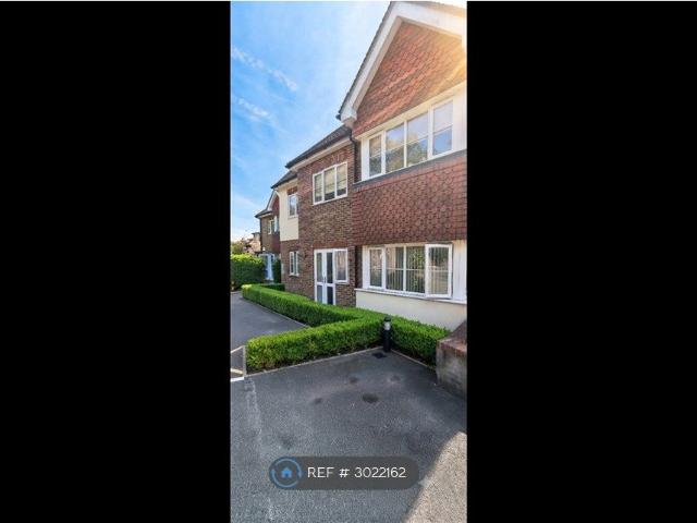 Chipstead, Coulsdon CR5, 2 bed flat to rent, £1,995 pcm | PrimeLocation